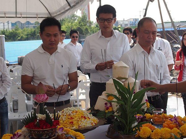 ชีวาทัยประกอบพิธีบวงสรวงชุดใหญ่ ลงเสาเอกไปแล้ว คอนโด ฮอลล์มาร์ค แจ้งวัฒนะ พร้อมเดินหน้าก่อสร้างทันที