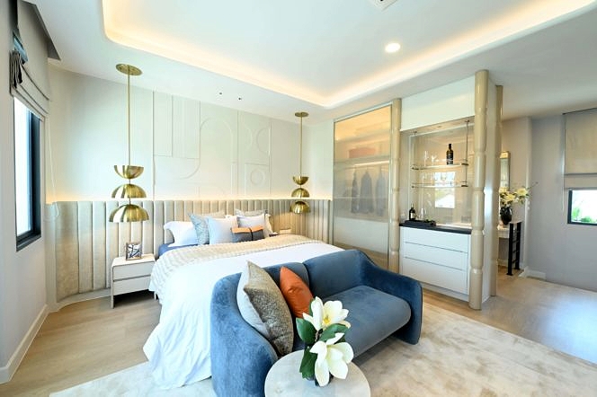 Goldina Sathorn13