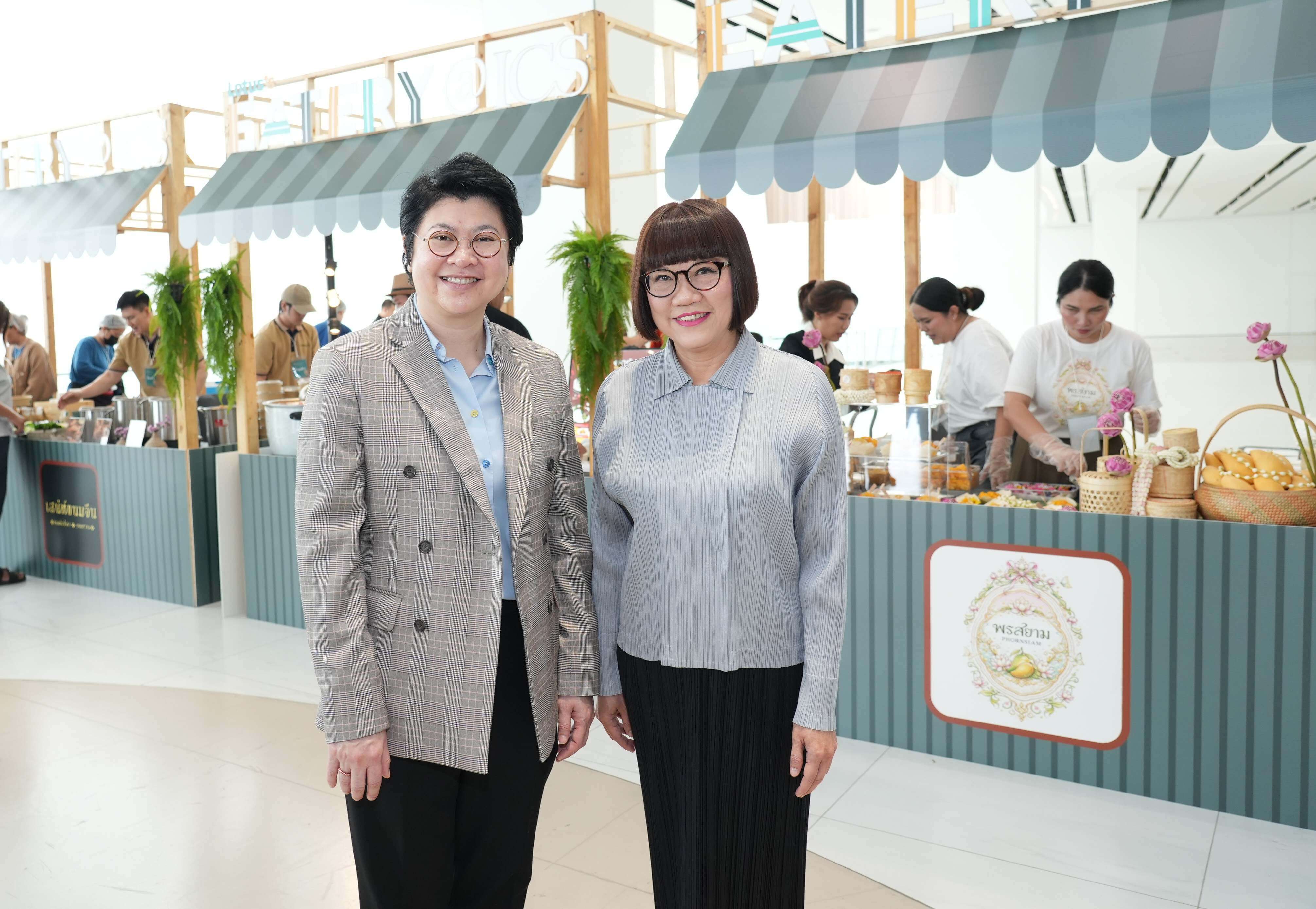 จากซ้าย เบญจวรรณ อ่องศรี, สุมา วงษ์พันธุ์ (1)