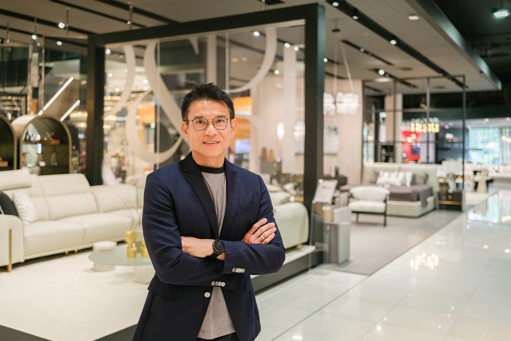 คุณพิเดช ชวาลดิฐ กรรมการบริหารกลุ่มบริษัท เอสบี เฟอร์นิเจอร์ คุณพิเดช ชวาลดิฐ กรรมการบริหารกลุ่มบริษัท เอสบี เฟอร์นิเจอร์